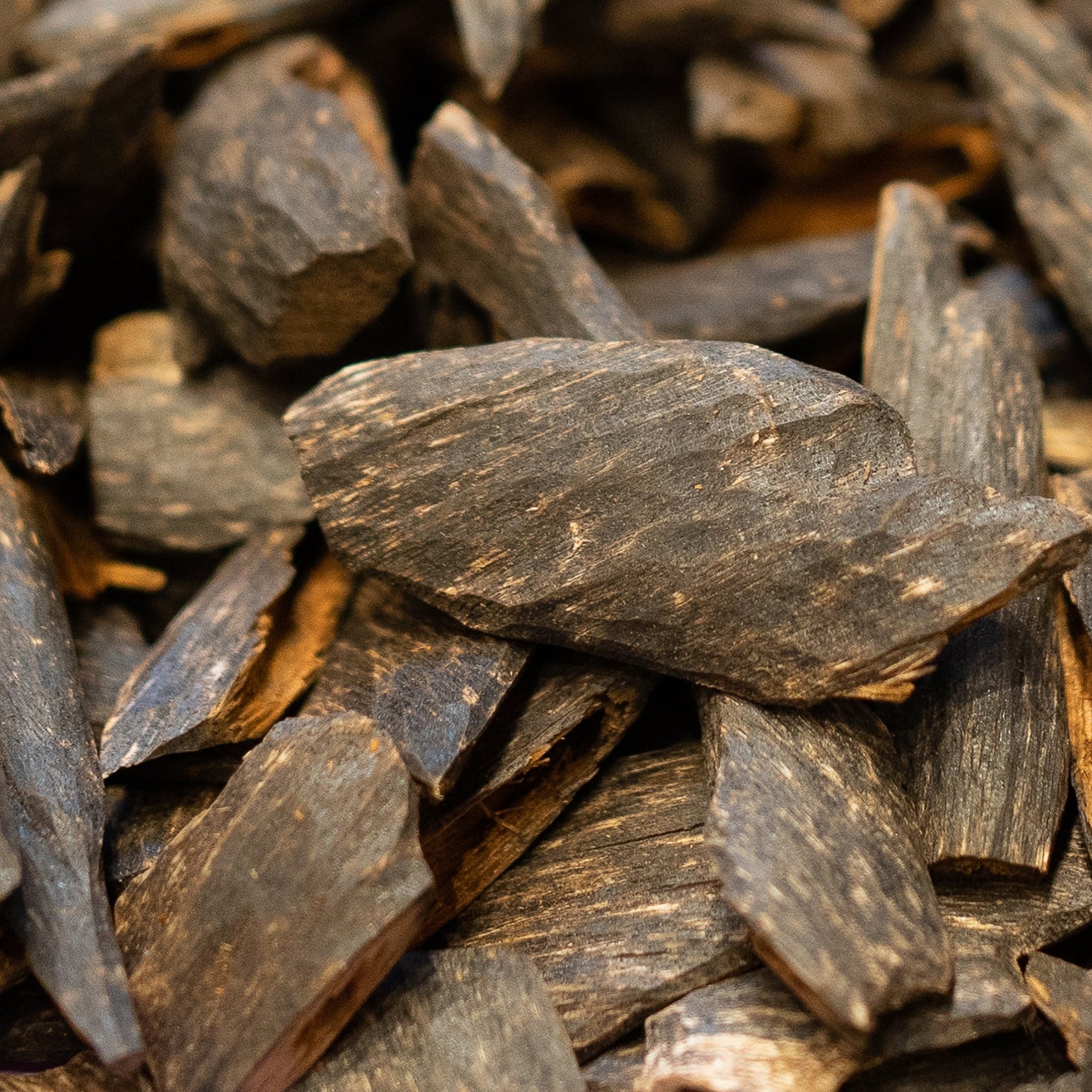  Agarwood (Oud)